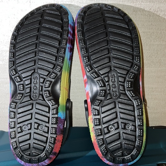 NWOB - Crocs - Tye dyed fleece lined clogs Men’s Size 12 - Picture 5 of 6